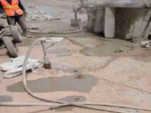 全南水泥混凝土路面板底注浆技术 路面脱空注浆整治方案