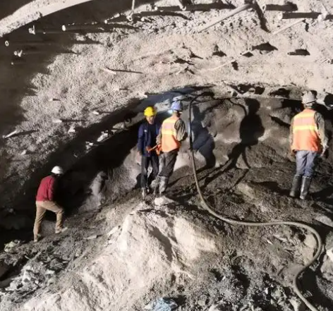 全南拱顶带模注浆料的施工流程及注意事项